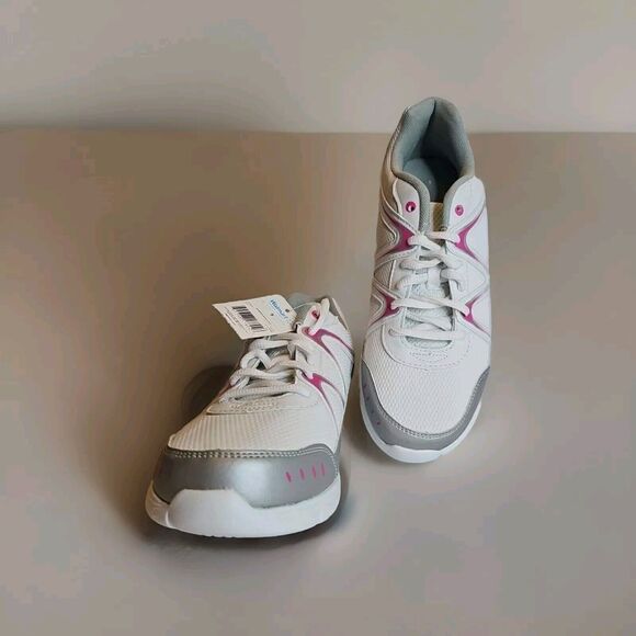 WOMENS ATHLETIC SHOES SIZE 9 FASHION FOOTWEAR BRAND WHITE- NEW - Picture 2 of 8